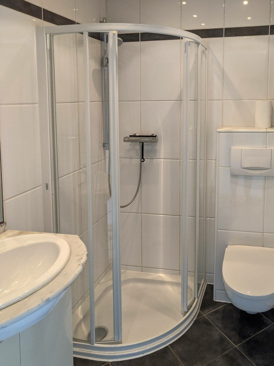 7-GH20-bathroom